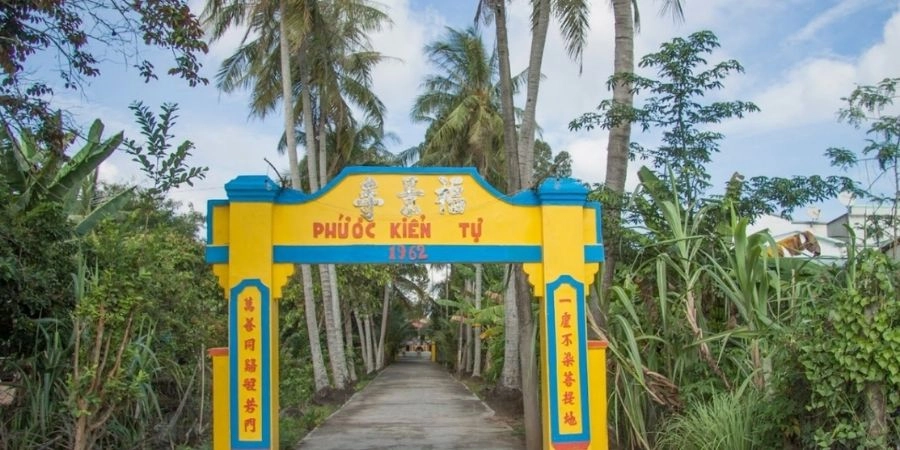 Chùa Phước Kiển điểm đến nổi bật với hồ sen khổng lồ tại Đồng Tháp