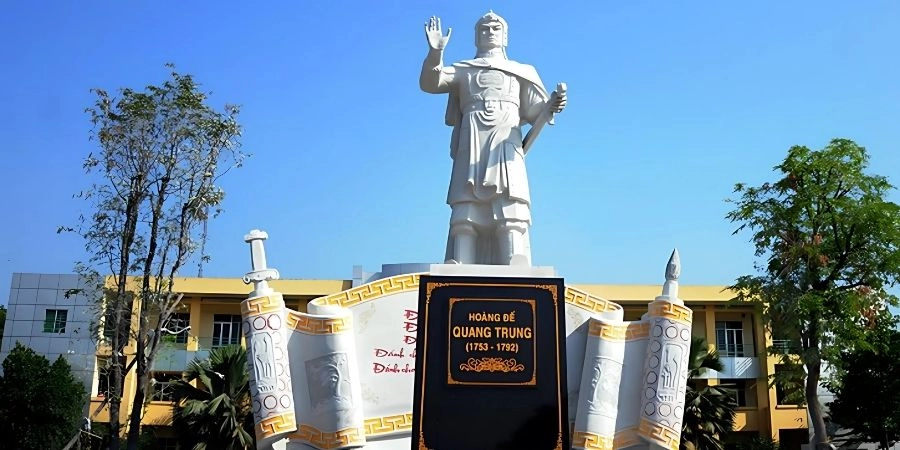 Tượng đài Nguyễn Huệ