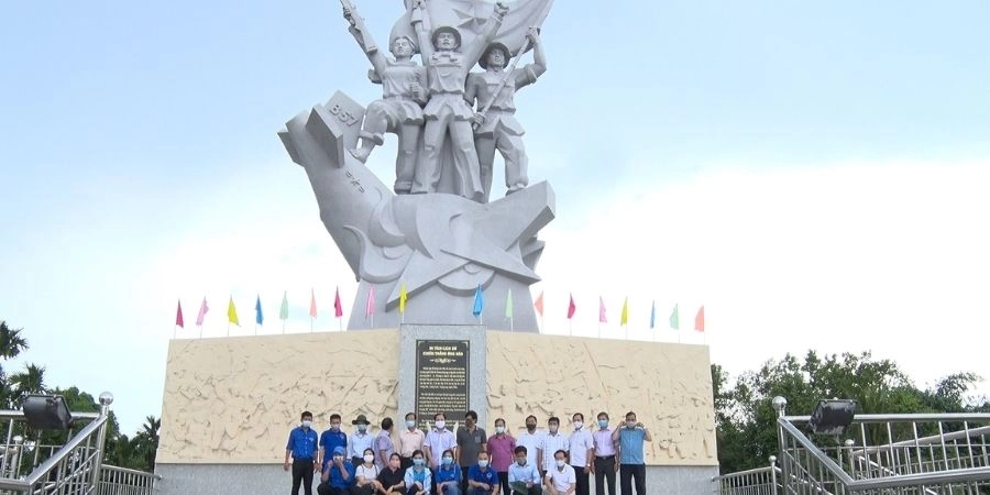 Nhà truyền thống và các hạng mục khác