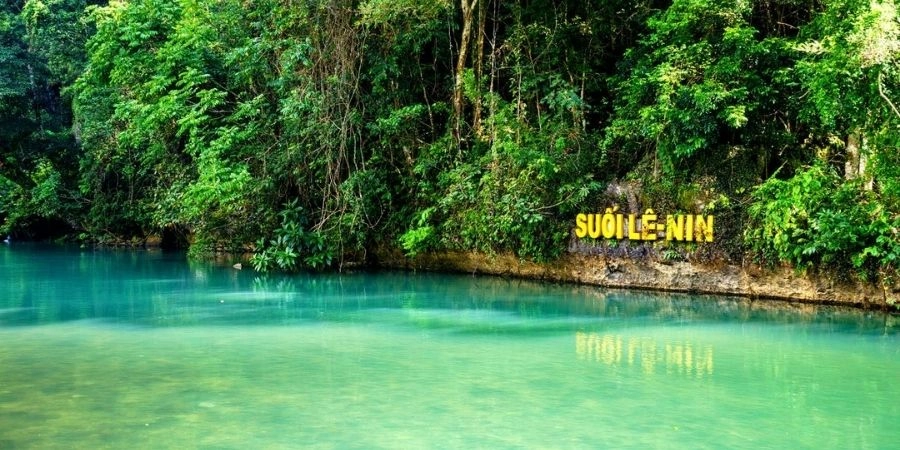 Suối Lê Nin dòng suối xanh ngọc giữa núi rừng Pác Bó