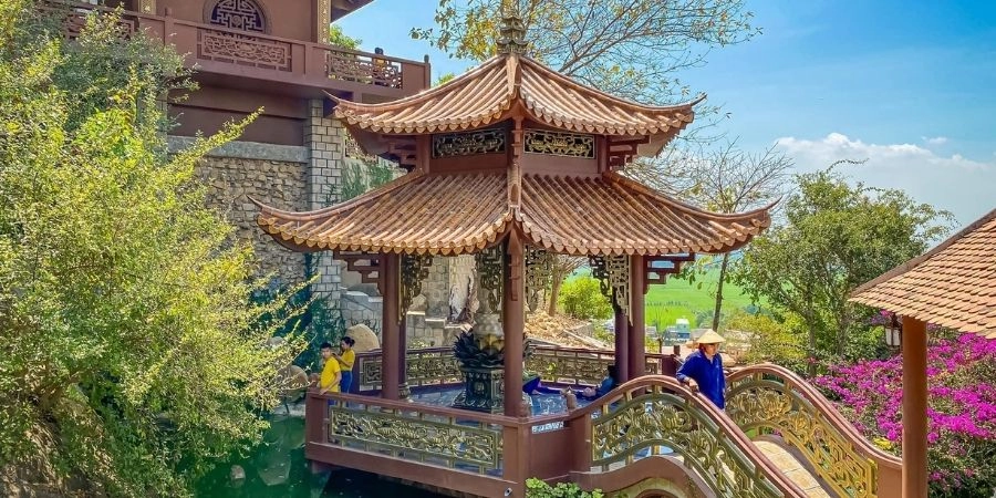 Thời điểm hợp lý khi đến tham quan Chùa Lôi Âm