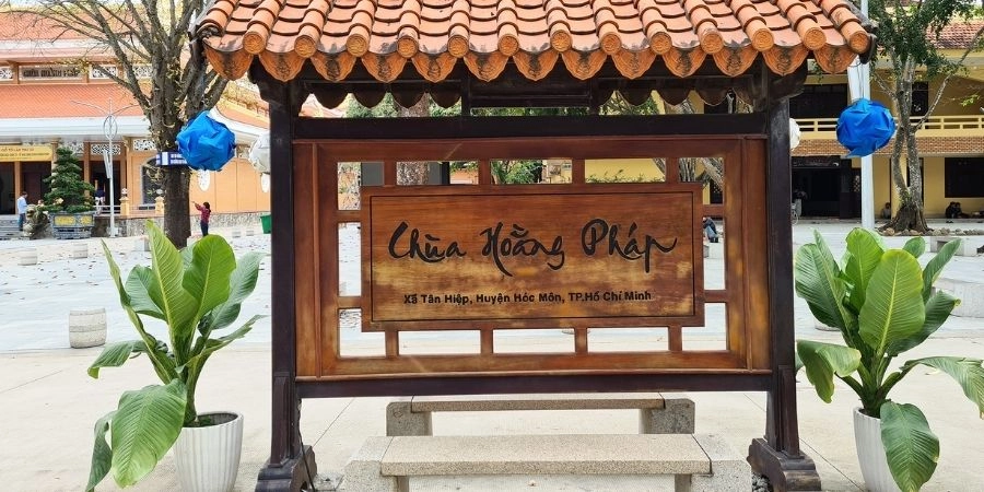 Tham quan khám phá chùa Hoằng Pháp