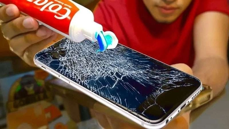Sử dụng kem đánh răng giúp mờ vết nứt hoặc trầy xước màn hình