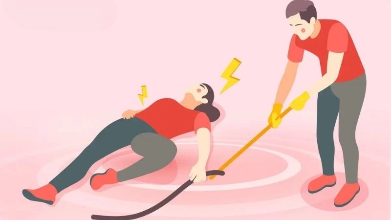 Làm gì khi phát hiện người bị điện giật đúng cách