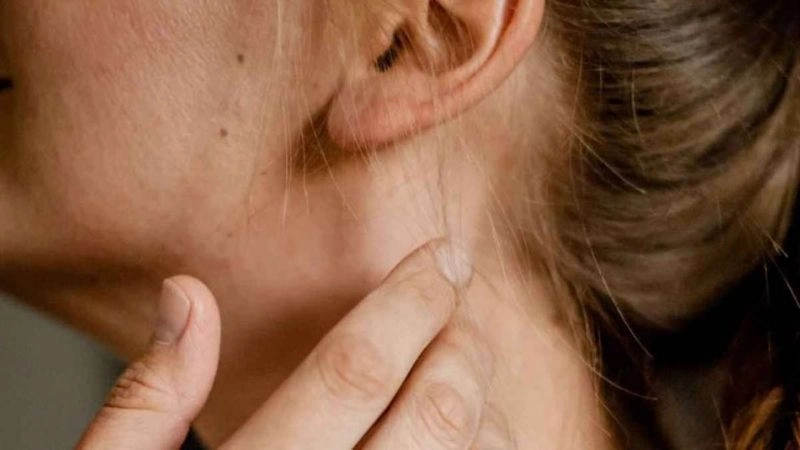 Làm gì khi bị nổi hạch kéo dài nhiều ngày