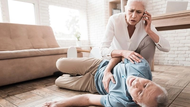 Việc cần làm khi phát hiện người bị đột quỵ