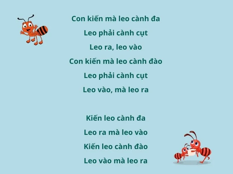 Bé học hát bài đồng dao về các loài vật con gà