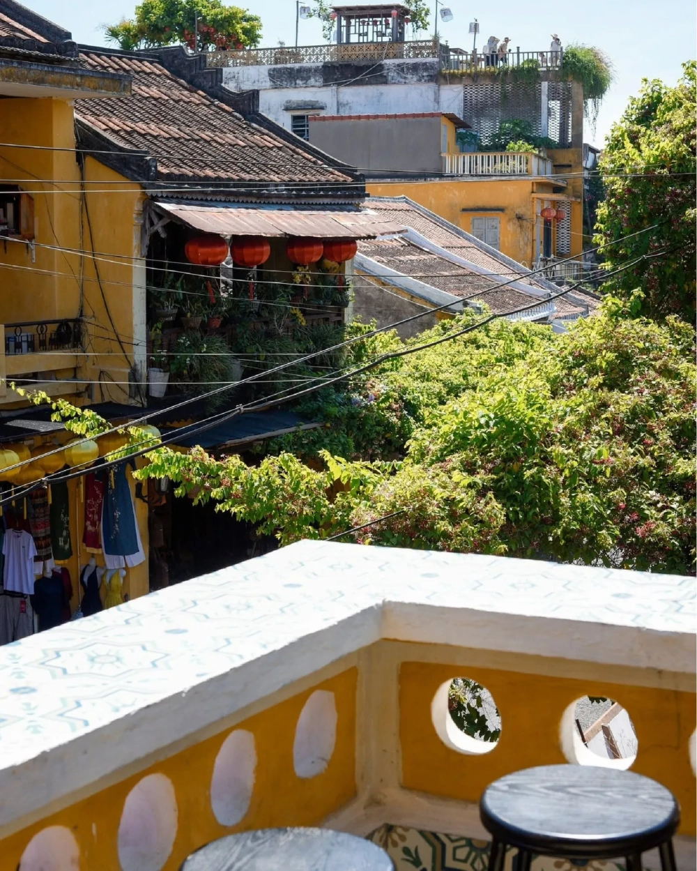 Hệ thống kiến trúc nhà cổ Hội An kèo cột gỗ chắc chắn