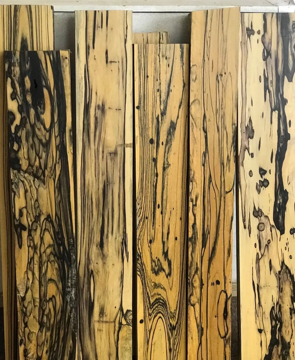 Sắc đỏ rực rỡ từ các loại vân gỗ quý hương cao cấp