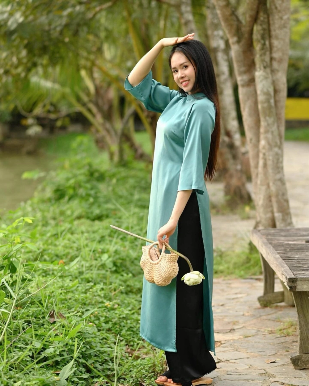 Chi tiết cổ áo của tà áo dài Việt Nam 1930 đầy ấn tượng