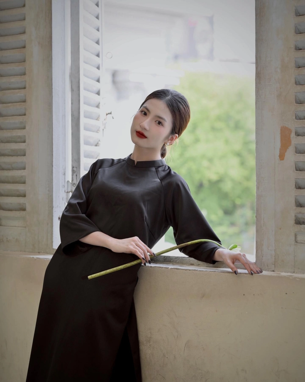 Tà áo dài Việt Nam vẽ tay đậm chất nghệ thuật